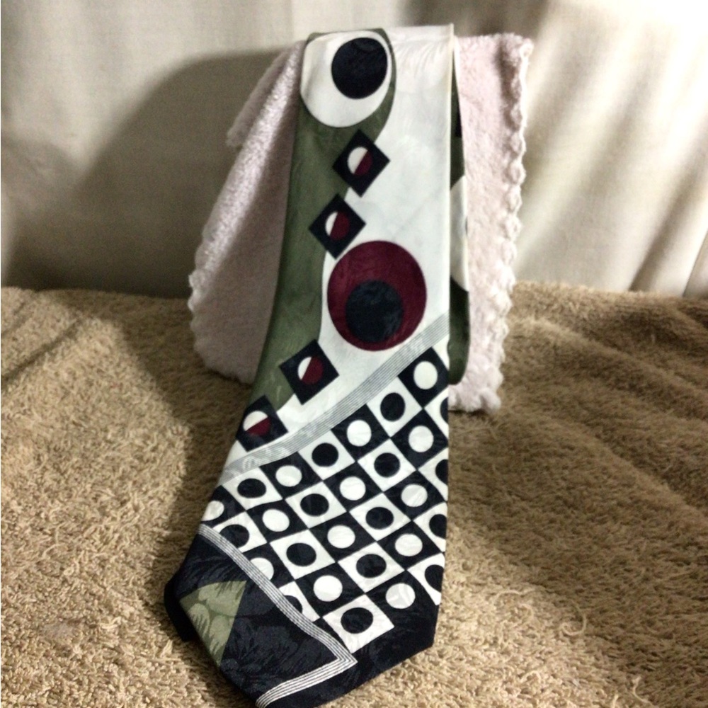 Men's Geometric Pattern Tie in Olive, Black and Burgundy